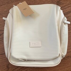 DEZI Ivory Ribbed Travel Bag